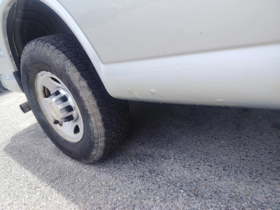 2014 Chevrolet Express - Image 17 of 20