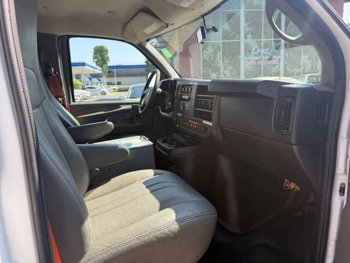 2014 Chevrolet Express - Image 16 of 18