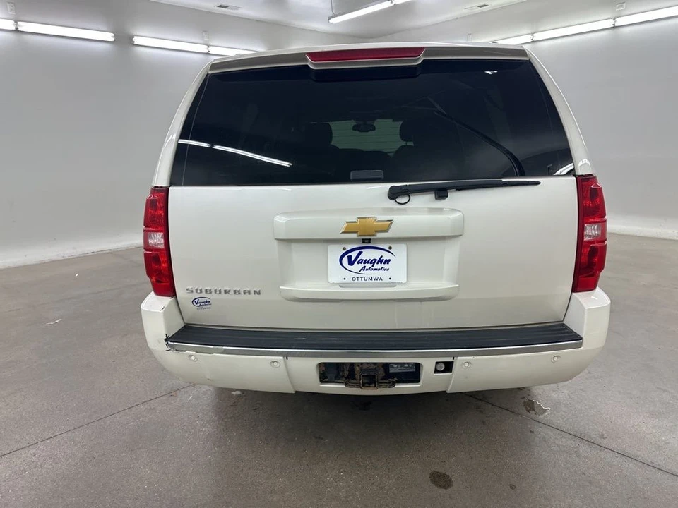 2014 Chevrolet Suburban 10th Gen - Image 10 of 12