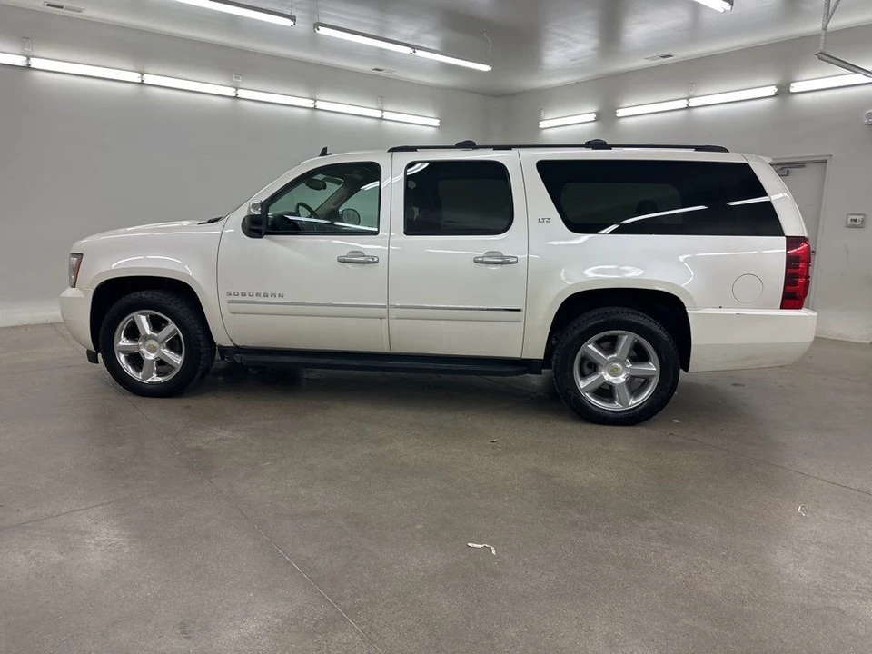 2014 Chevrolet Suburban 10th Gen - Image 7 of 12