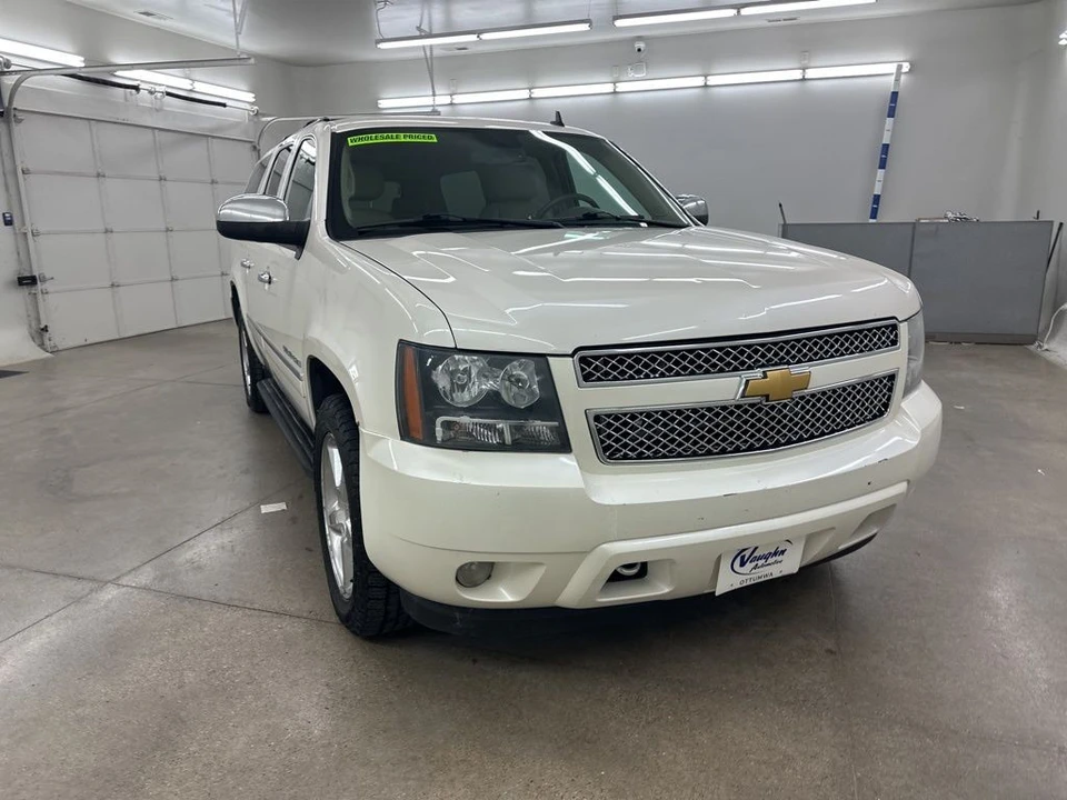 2014 Chevrolet Suburban 10th Gen - Image 3 of 12