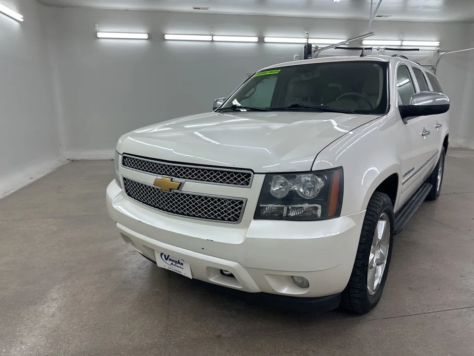 2014 Chevrolet Suburban 10th Gen - Image 5 of 12