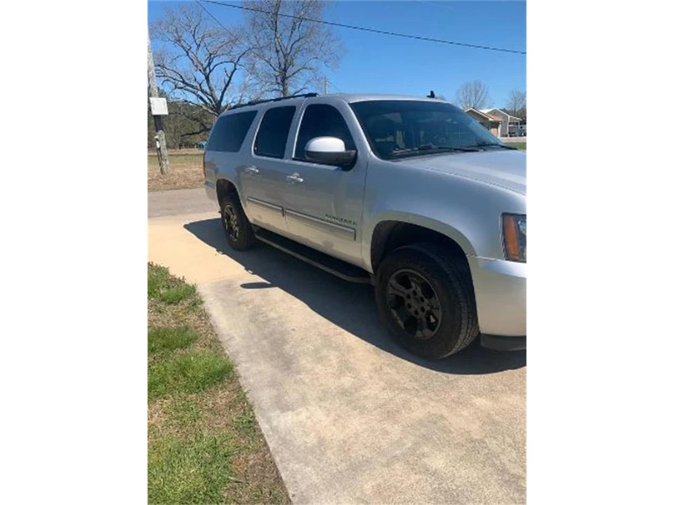 2014 Chevrolet Suburban 10th Gen - Image 9 of 11