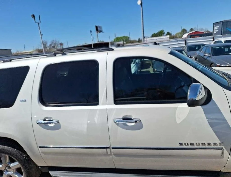 2014 Chevrolet Suburban 10th Gen - Image 2 of 21