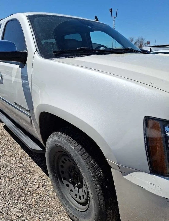 2014 Chevrolet Suburban 10th Gen - Image 3 of 21