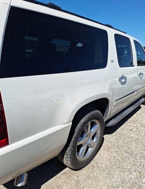 2014 Chevrolet Suburban 10th Gen - Image 5 of 21