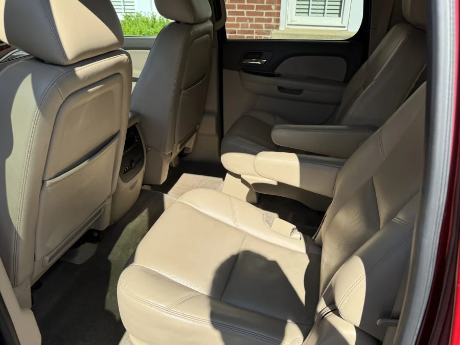 2014 Chevrolet Suburban 10th Gen - Image 10 of 14