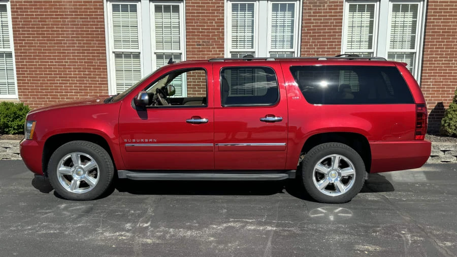 2014 Chevrolet Suburban 10th Gen - Image 2 of 14