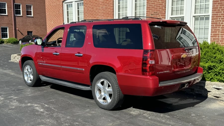 2014 Chevrolet Suburban 10th Gen - Image 3 of 14