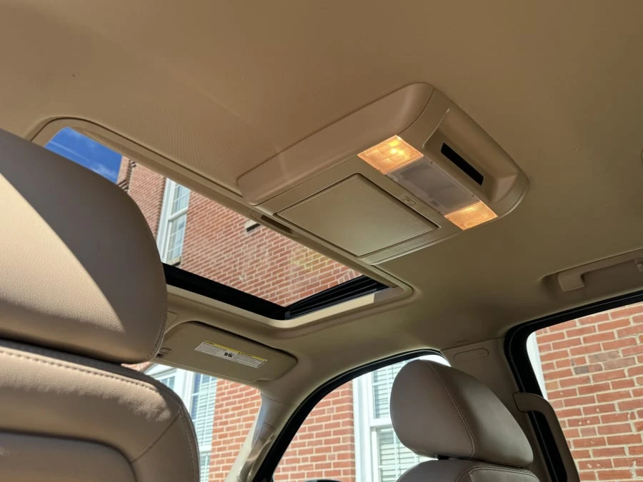 2014 Chevrolet Suburban 10th Gen - Image 9 of 14