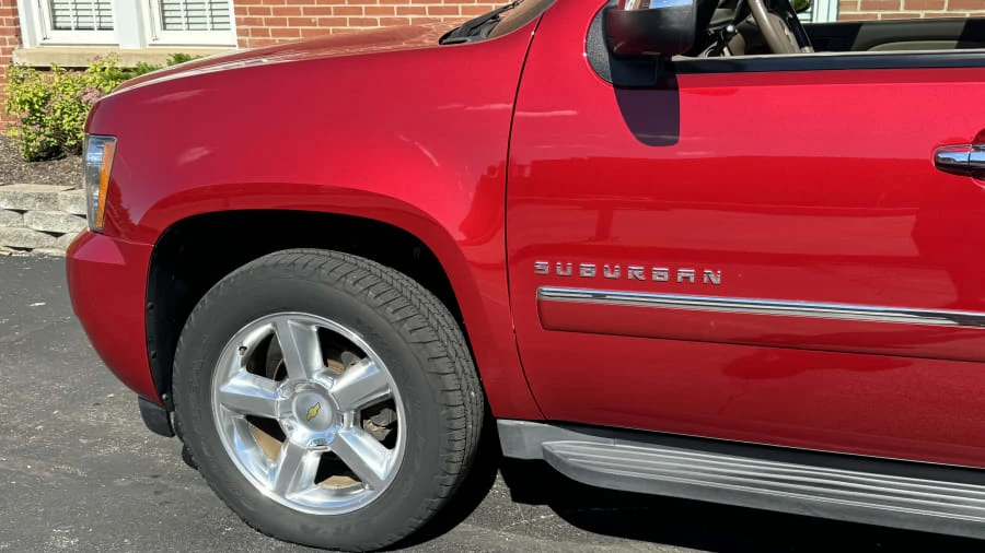 2014 Chevrolet Suburban 10th Gen - Image 4 of 14
