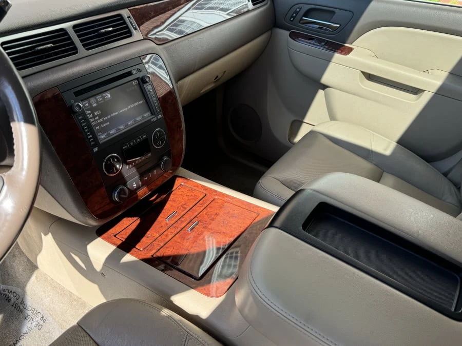 2014 Chevrolet Suburban 10th Gen - Image 12 of 14