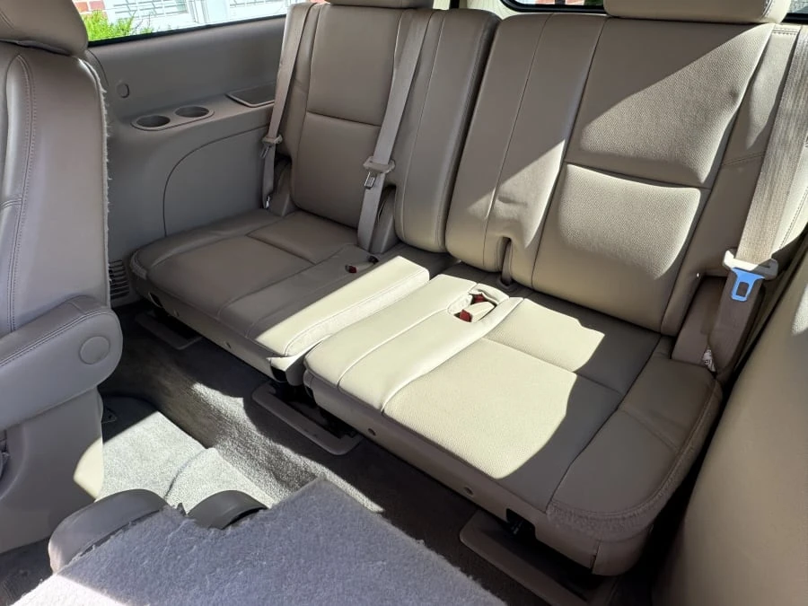 2014 Chevrolet Suburban 10th Gen - Image 7 of 14