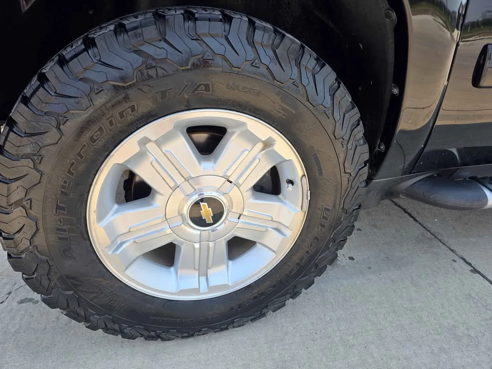 2014 Chevrolet Suburban 10th Gen - Image 19 of 20