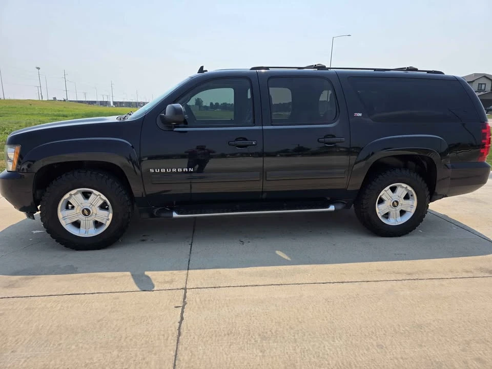 2014 Chevrolet Suburban 10th Gen - Image 2 of 20