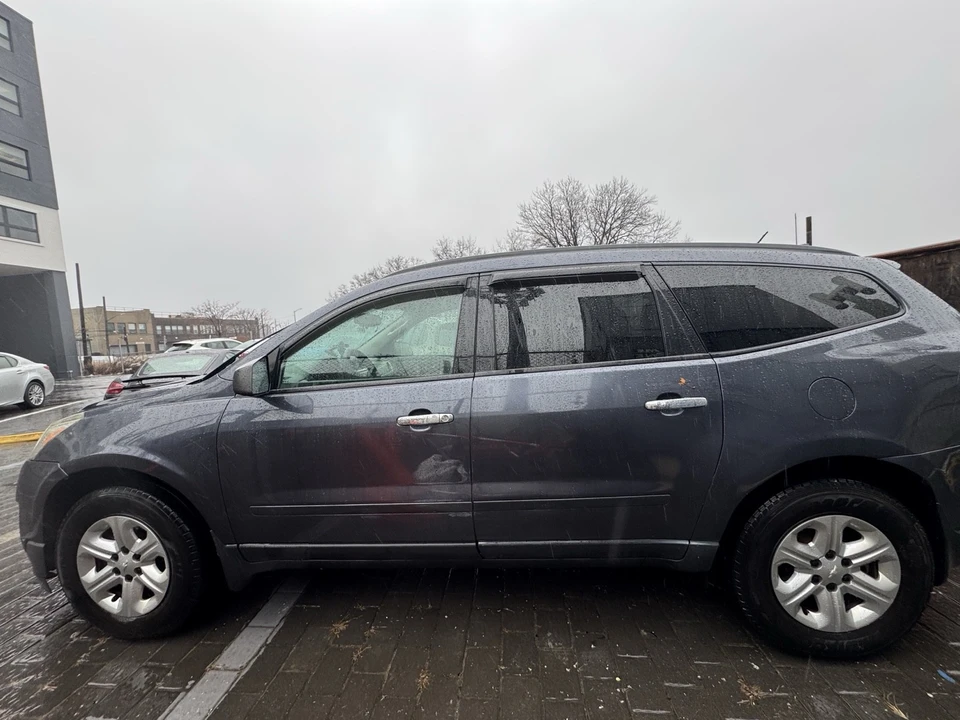 2014 Chevrolet Traverse - Image 2 of 11
