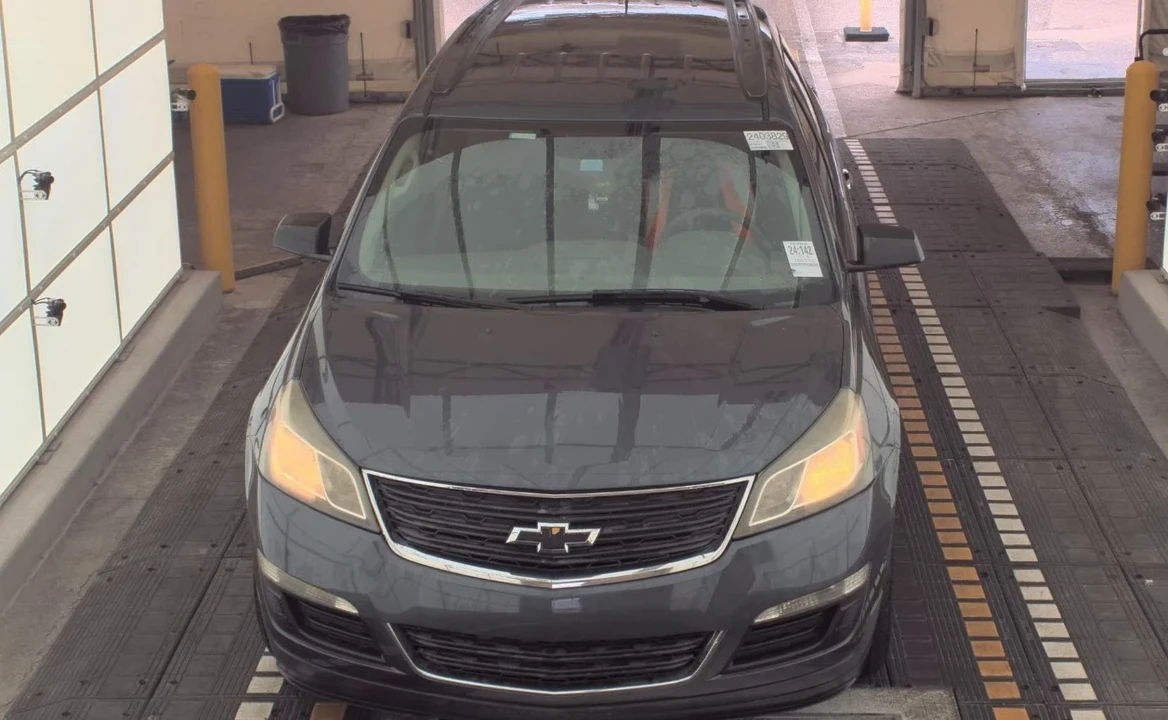2014 Chevrolet Traverse - Image 2 of 9