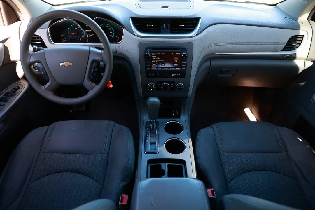 2014 Chevrolet Traverse - Image 2 of 12