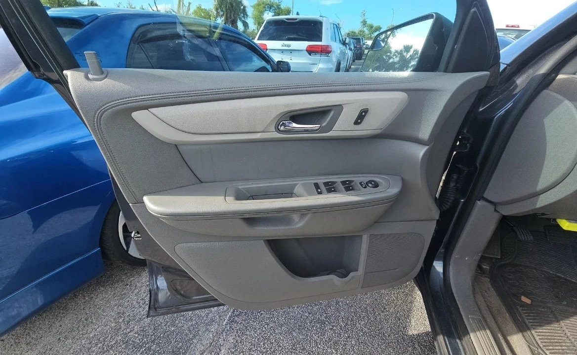 2014 Chevrolet Traverse - Image 7 of 9