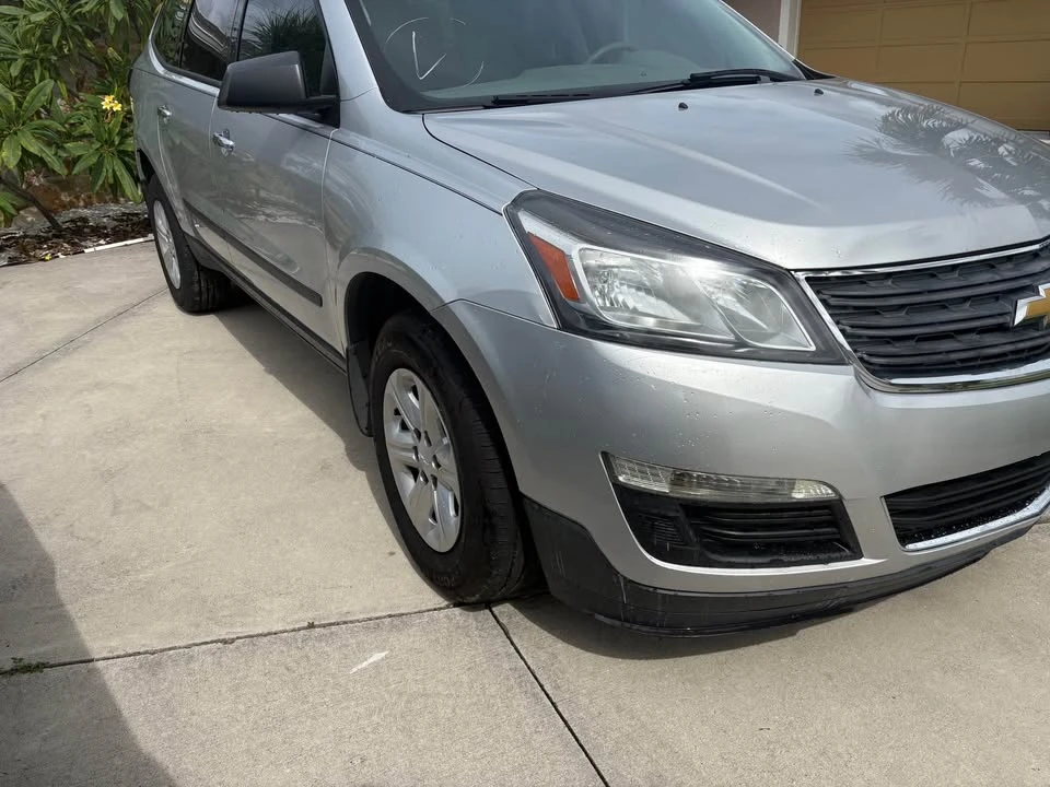2014 Chevrolet Traverse - Image 2 of 10