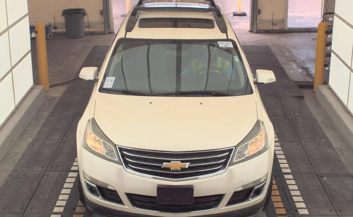2014 Chevrolet Traverse - Image 2 of 9