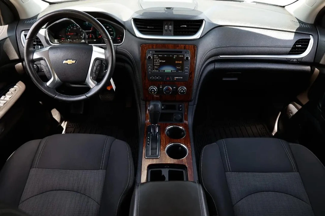 2014 Chevrolet Traverse - Image 2 of 21