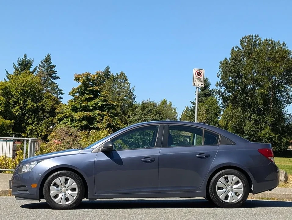 2014 Chevrolet Cruze - Image 2 of 19