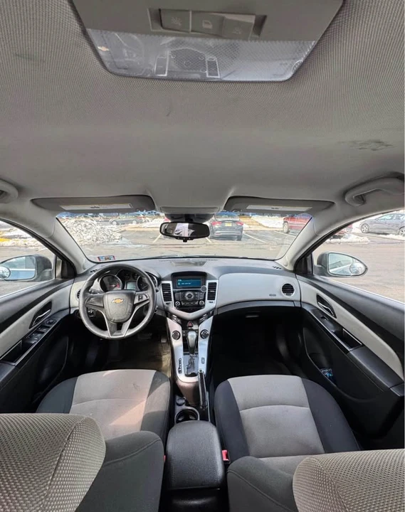 2014 Chevrolet Cruze - Image 2 of 3