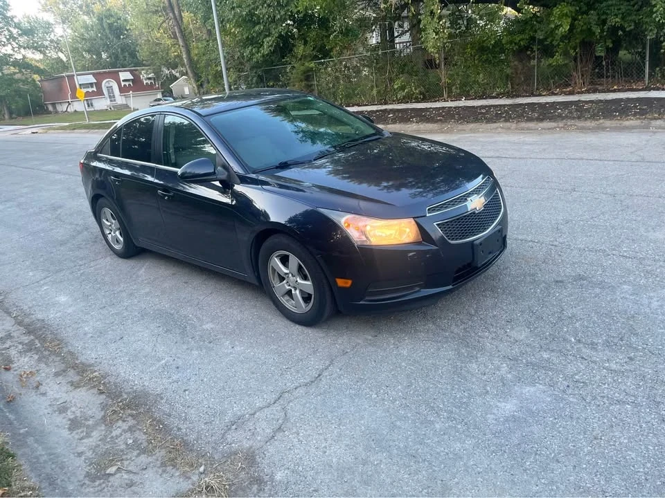 2014 Chevrolet Cruze - Image 2 of 17