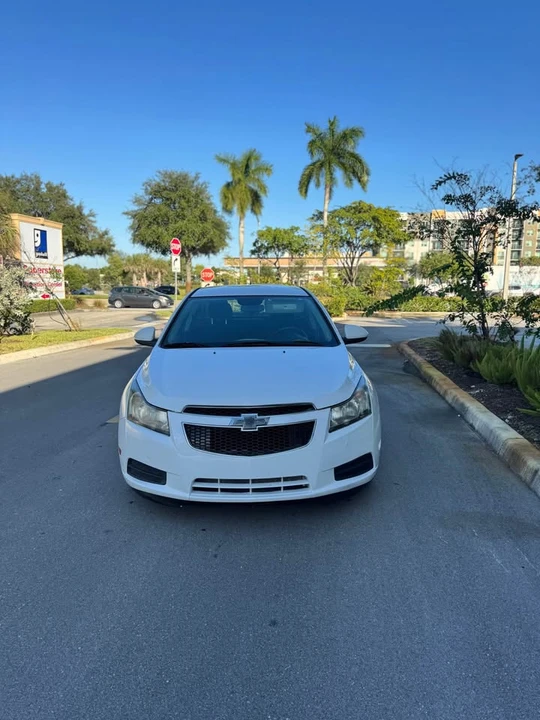 2014 Chevrolet Cruze - Image 2 of 11