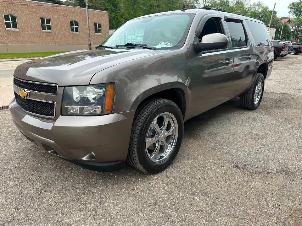 2014 Chevrolet Suburban 10th Gen - Image 3 of 16