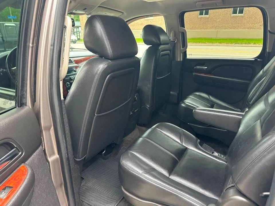 2014 Chevrolet Suburban 10th Gen - Image 9 of 16