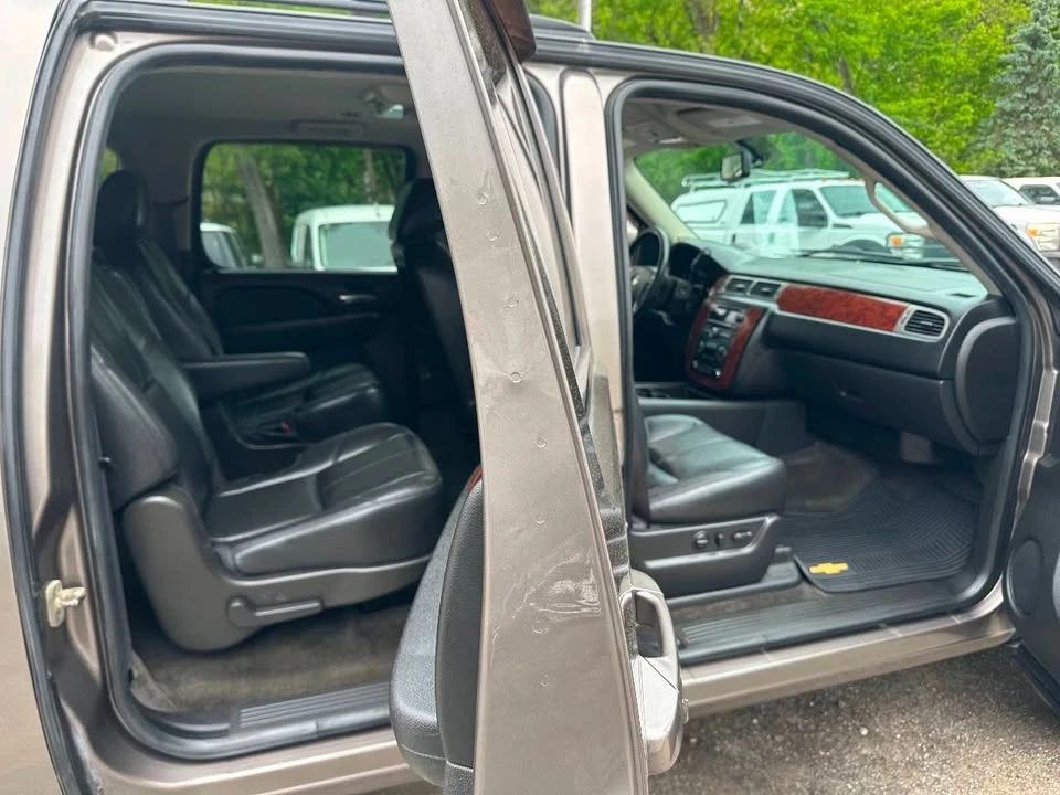 2014 Chevrolet Suburban 10th Gen - Image 7 of 16
