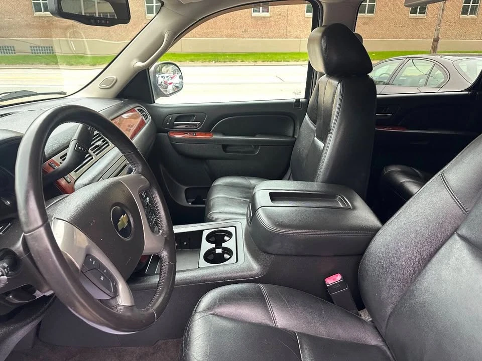 2014 Chevrolet Suburban 10th Gen - Image 14 of 16