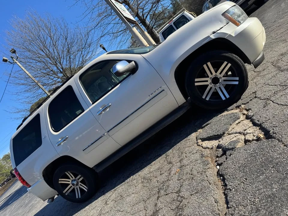 2014 Chevrolet Tahoe 3rd Gen - Image 2 of 9