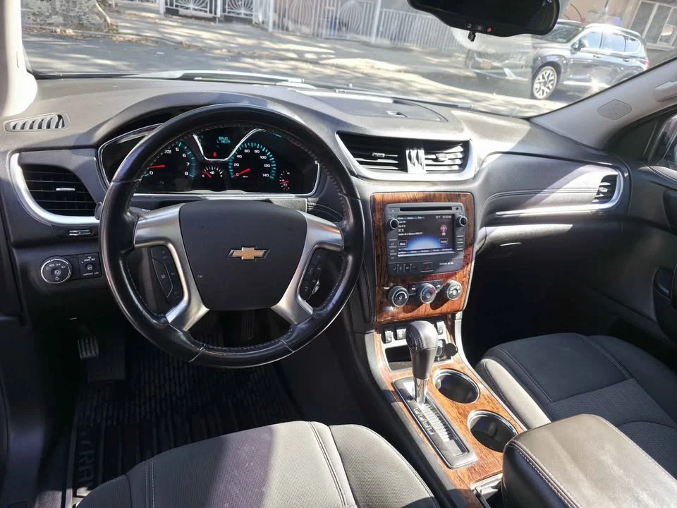2014 Chevrolet Traverse - Image 5 of 16