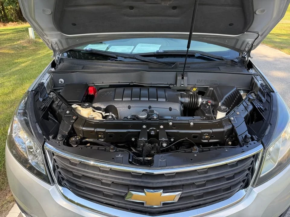 2014 Chevrolet Traverse - Image 2 of 16