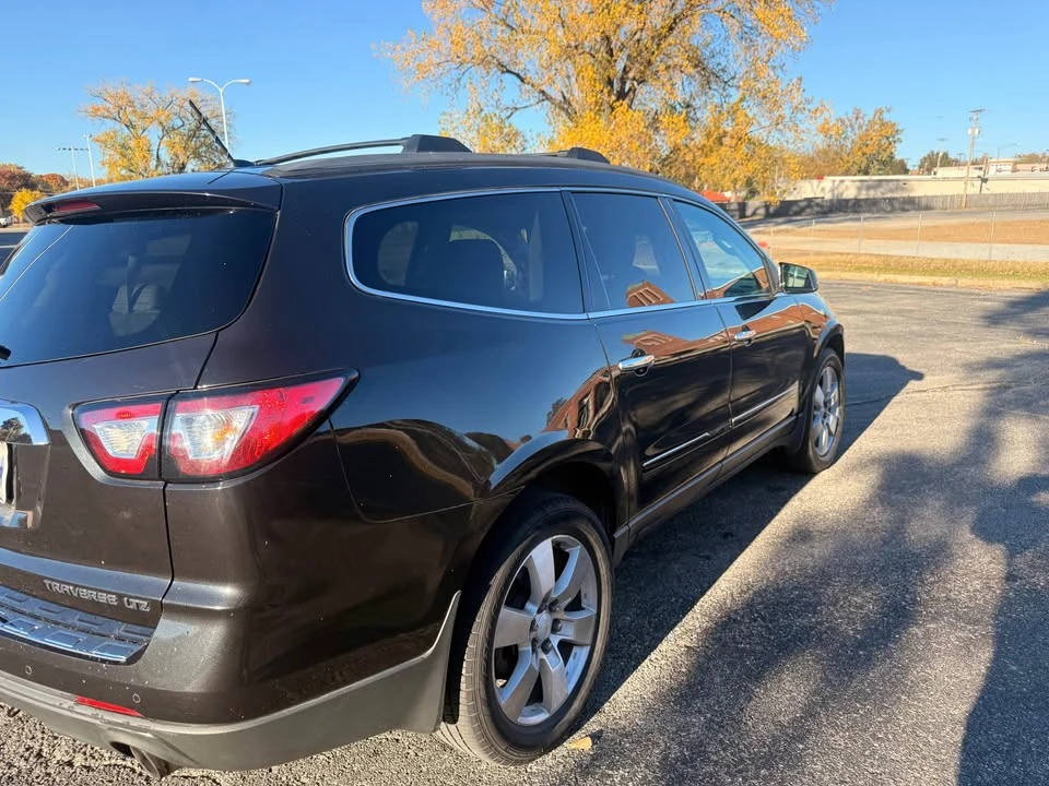 2014 Chevrolet Traverse - Image 2 of 9