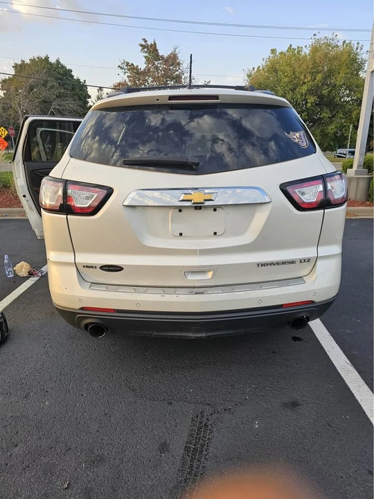 2014 Chevrolet Traverse - Image 2 of 8