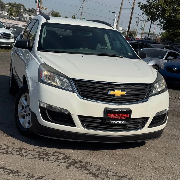 2014 Chevrolet Traverse - Image 2 of 17