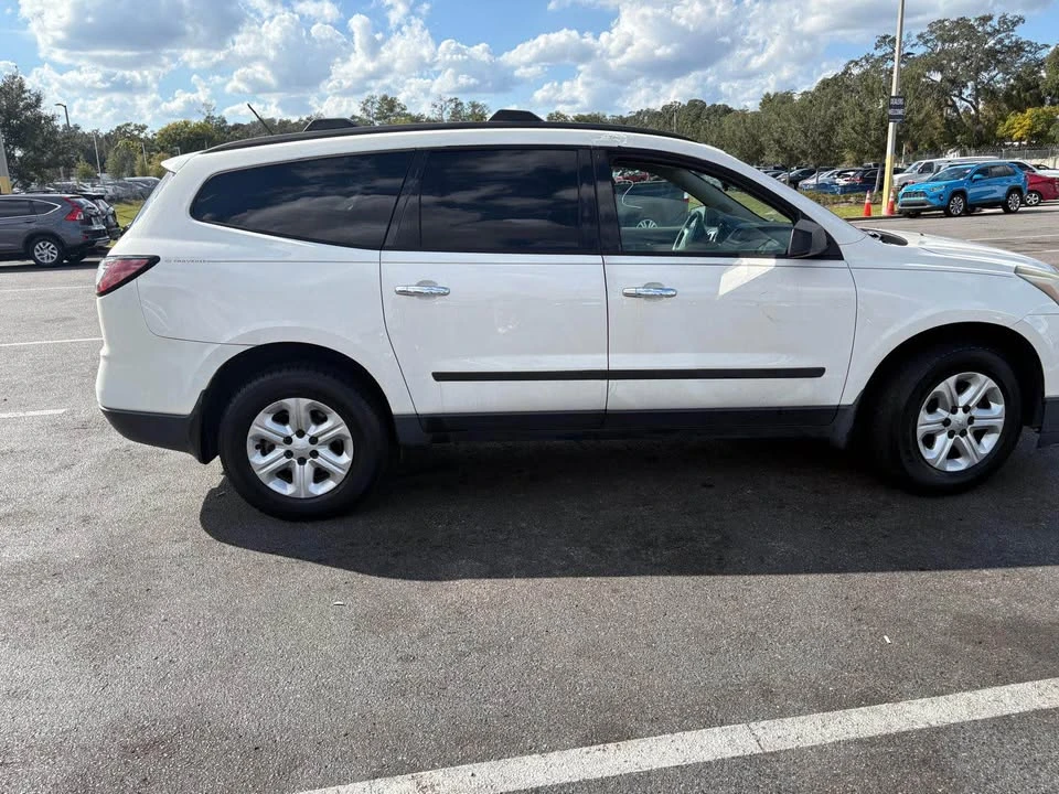 2014 Chevrolet Traverse - Image 2 of 11