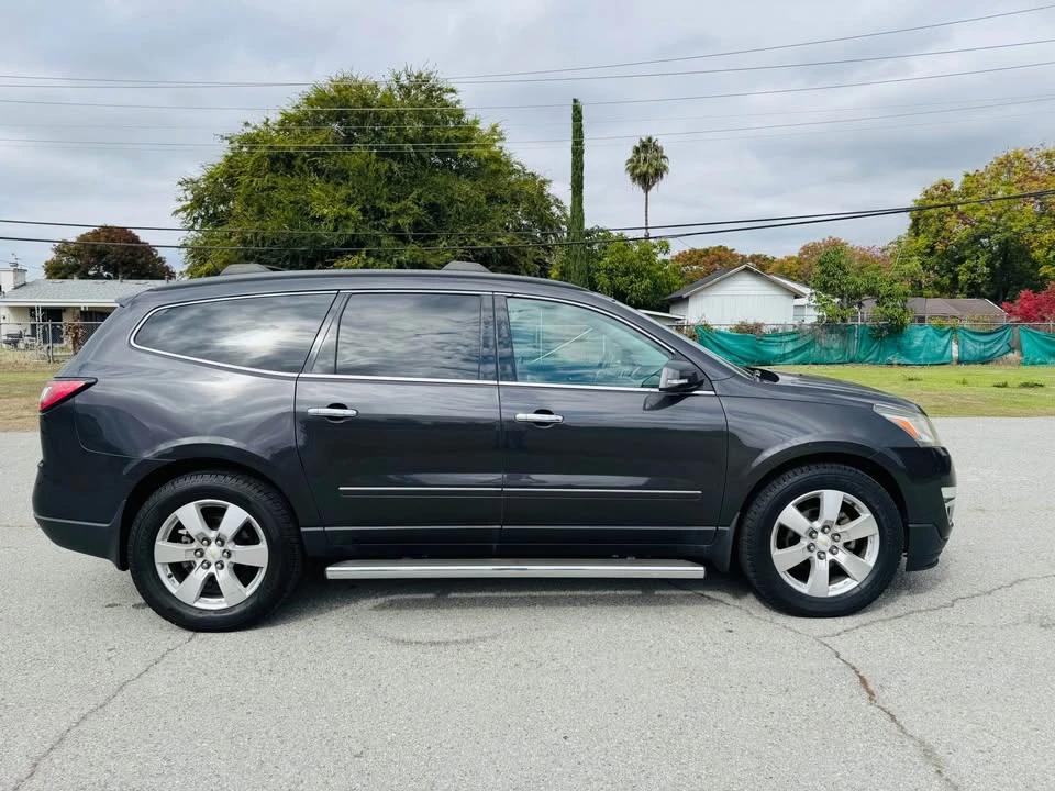 2014 Chevrolet Traverse - Image 2 of 9