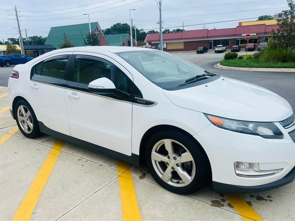 2014 Chevrolet Volt - Image 2 of 10