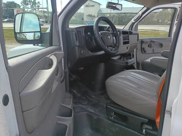 2014 Chevrolet Express - Image 14 of 19