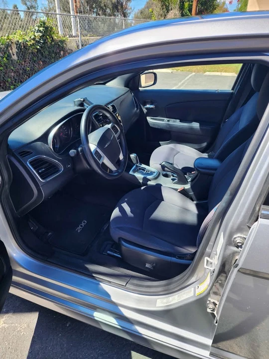 2014 Chrysler 200 - Image 6 of 15