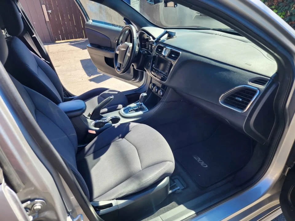 2014 Chrysler 200 - Image 10 of 15