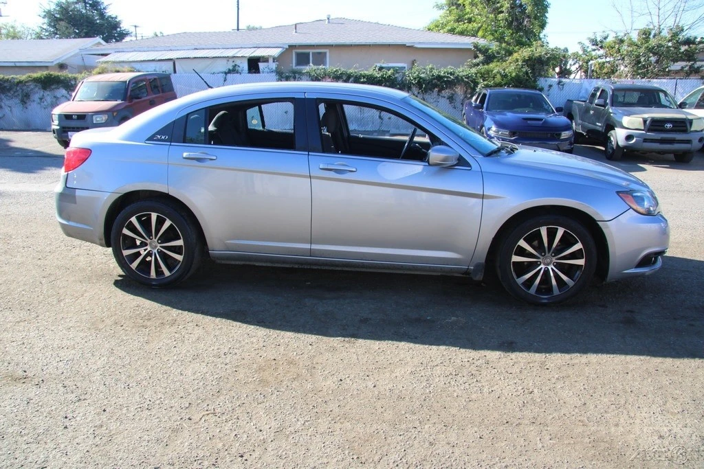 2014 Chrysler 200 - Image 9 of 21