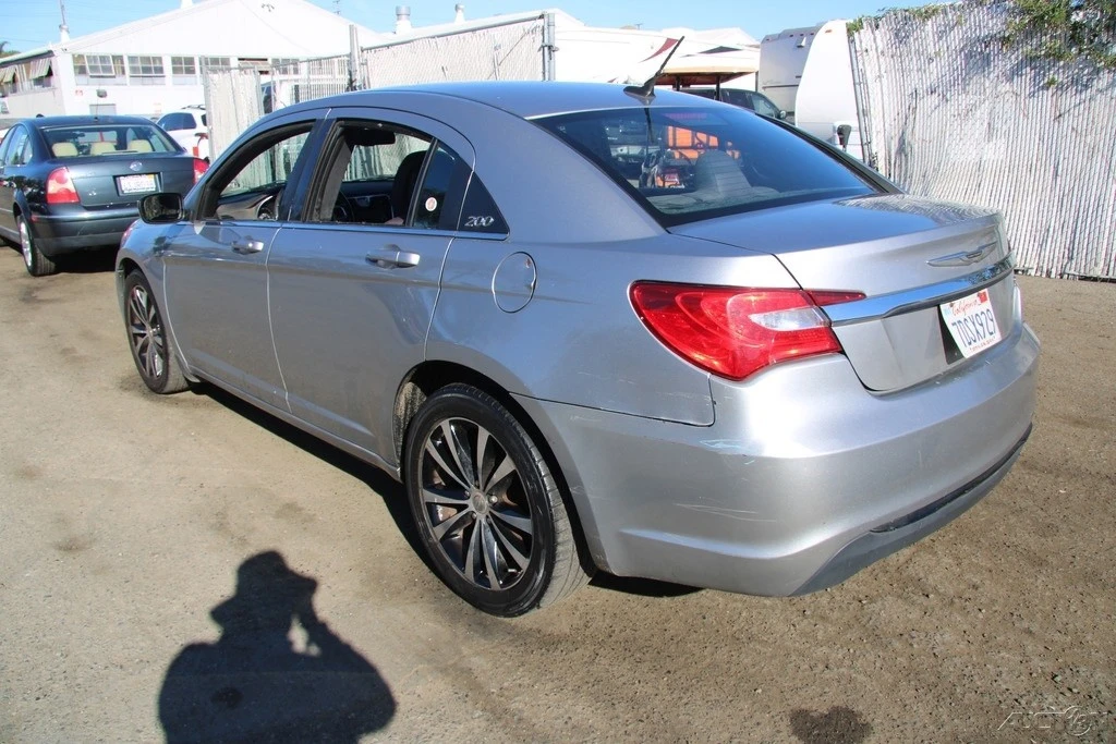 2014 Chrysler 200 - Image 5 of 21
