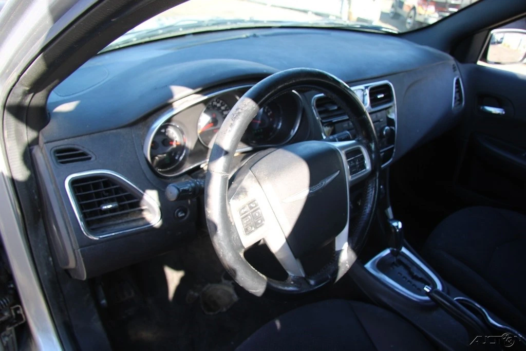 2014 Chrysler 200 - Image 15 of 21