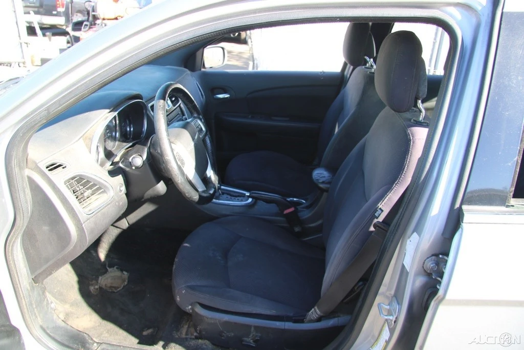2014 Chrysler 200 - Image 14 of 21